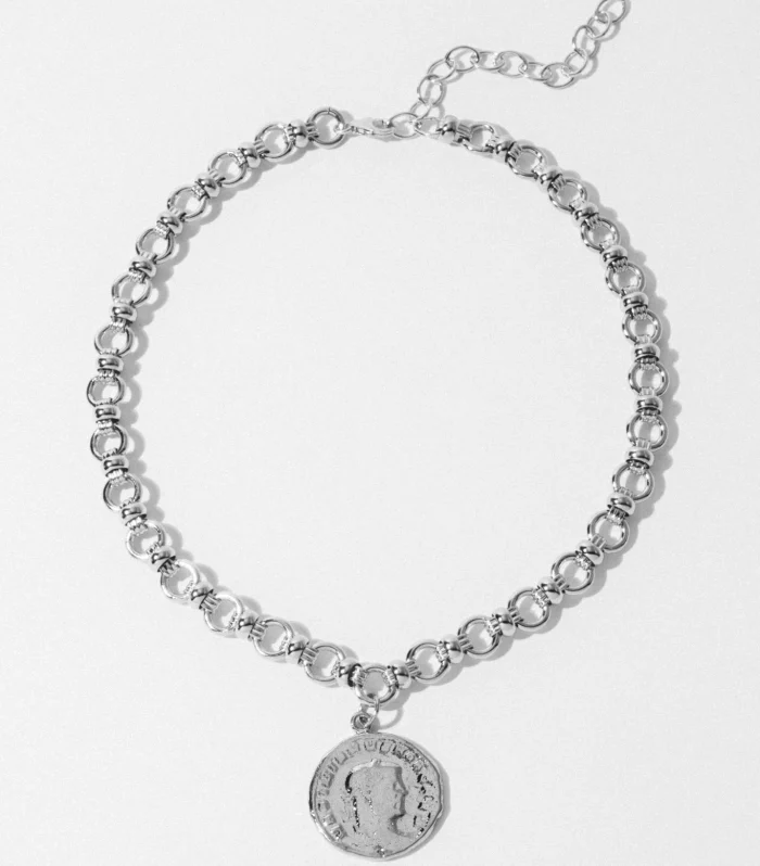 Elegant Circle Link Necklace With Medallion Charm